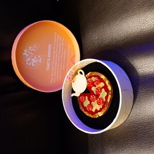 NWT Erstwilder That’s Amore Brooch